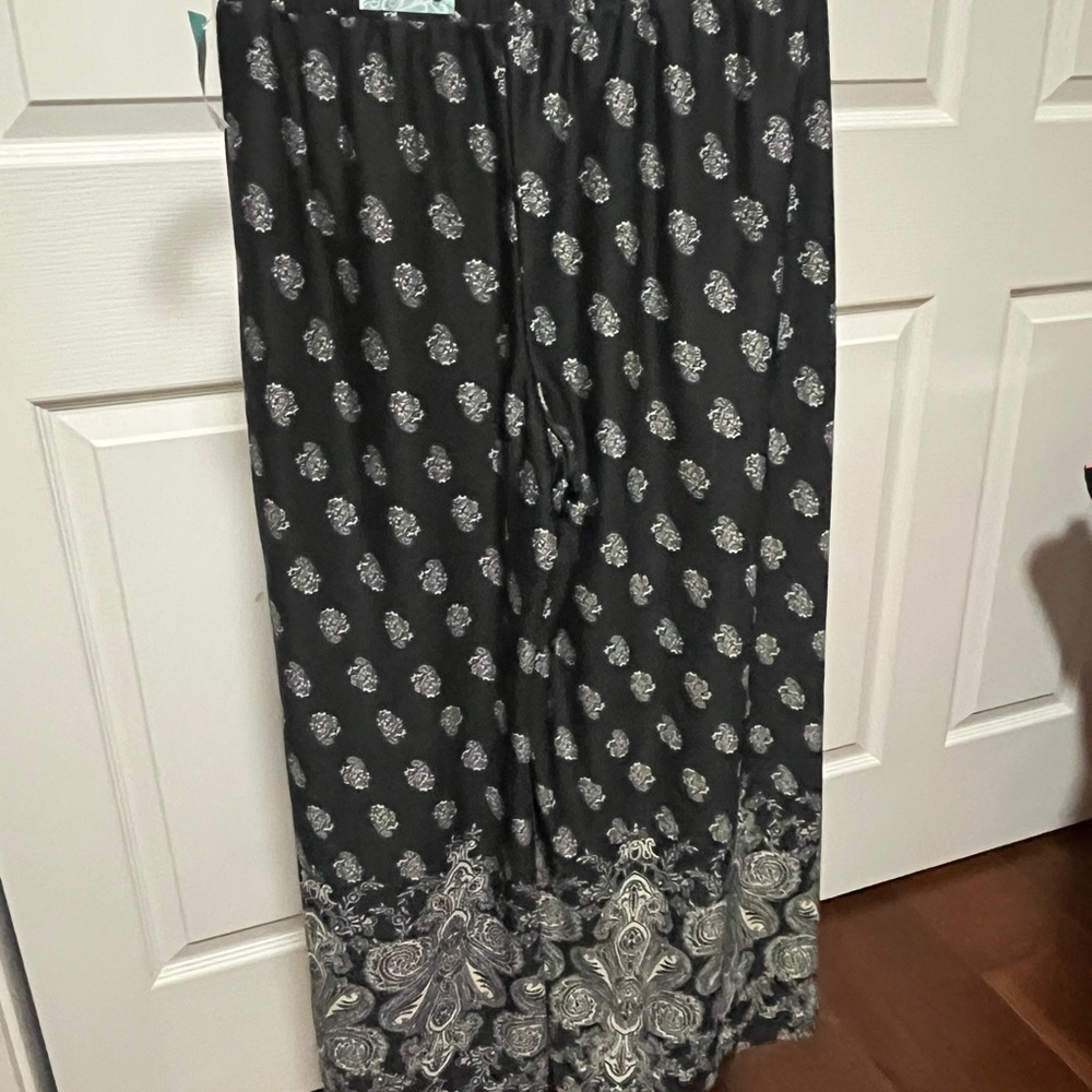 Maurices Black and White Paisley Capri Pants